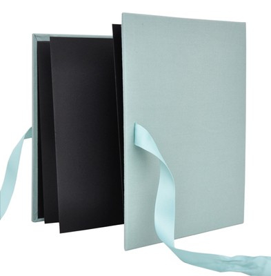 Album na zdjęcia harmonijka jamnik na 12 zdjęć w rozmiarze 10x15 cm - BENE SEA - Turkusowy - materiał - płótno