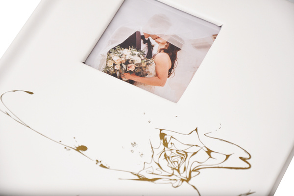 Album na zdjęcia w rozmiarze 15x21 cm - 100 zdjęć do wsuwania - MOMENT 05 - Ecru - złoty nadruk